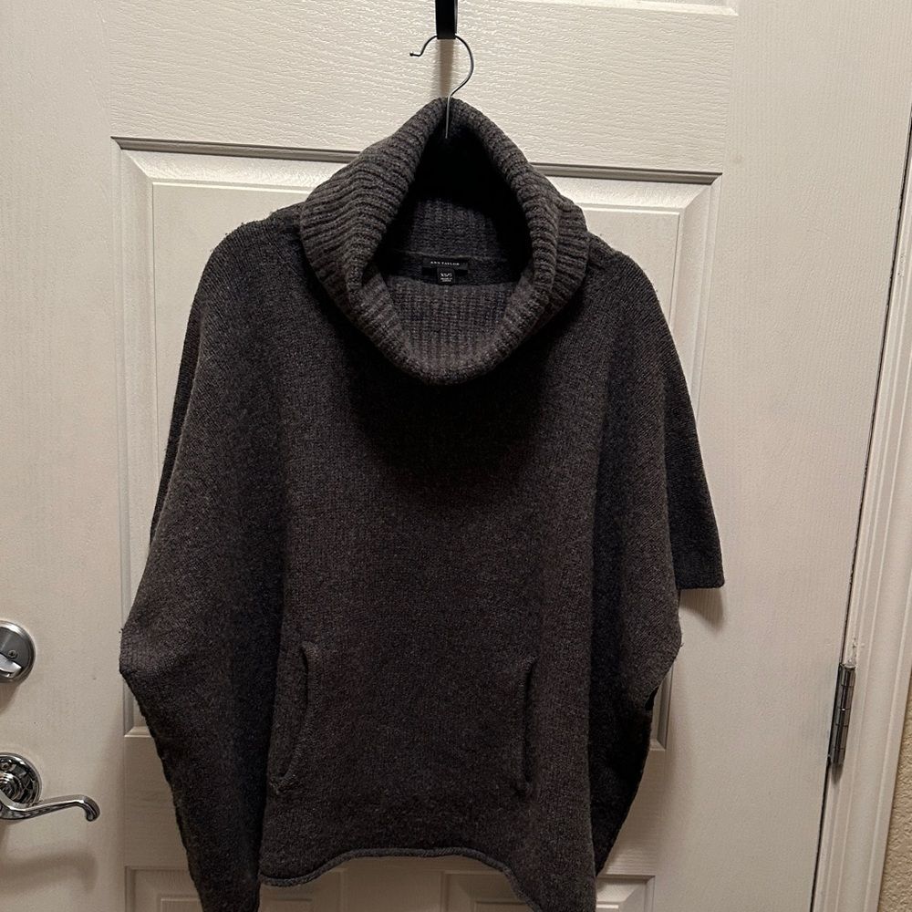 Ann Taylor Extra Fine Merino Wool Blend Poncho Cape Size XS/S (runs large)